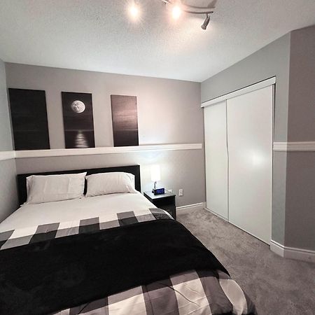 Room In Oshawa, 24/7 Security, Free Parking Экстерьер фото