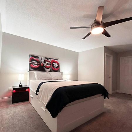 Room In Oshawa, 24/7 Security, Free Parking Экстерьер фото